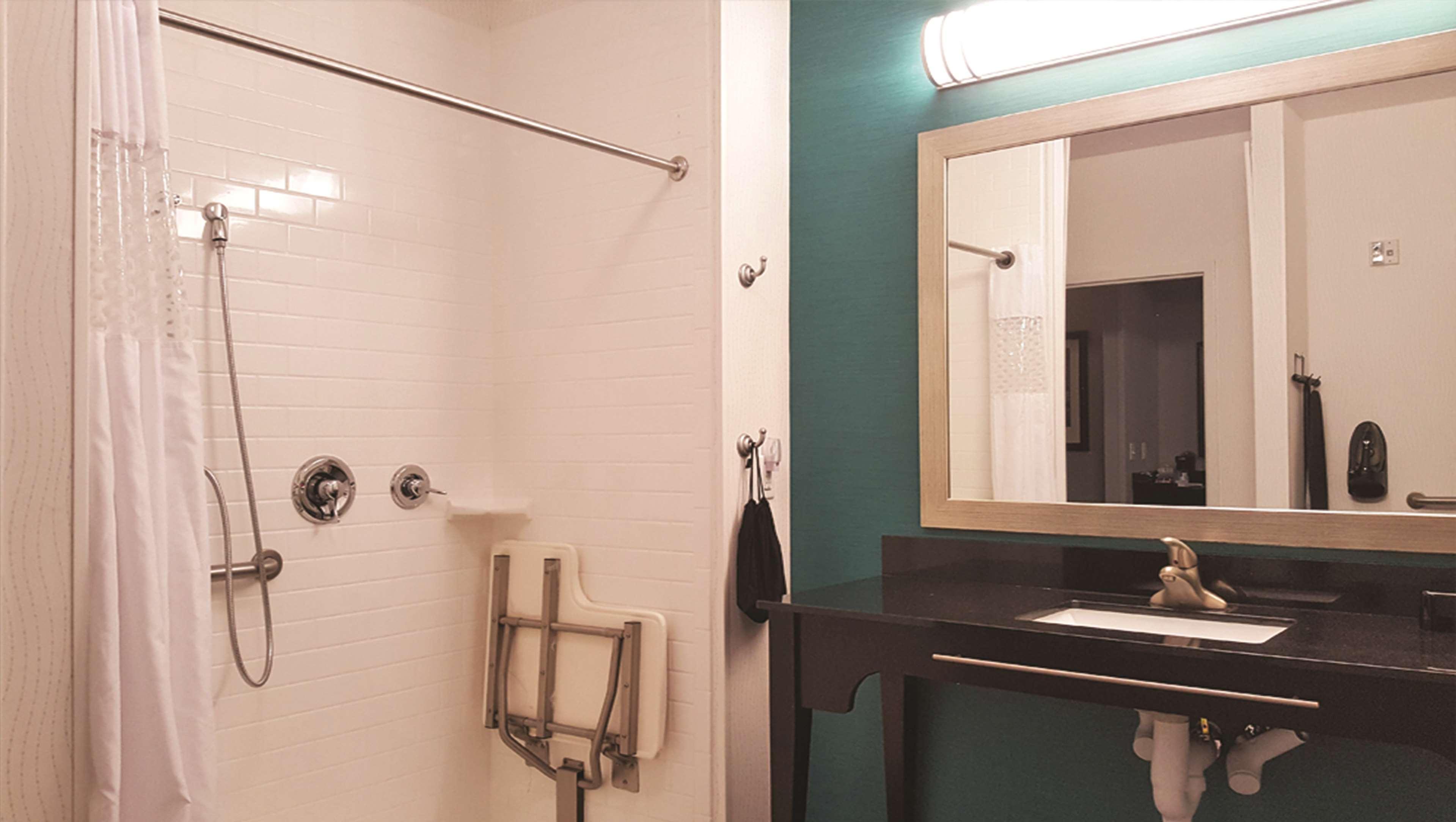Hampton Inn Карни Экстерьер фото
