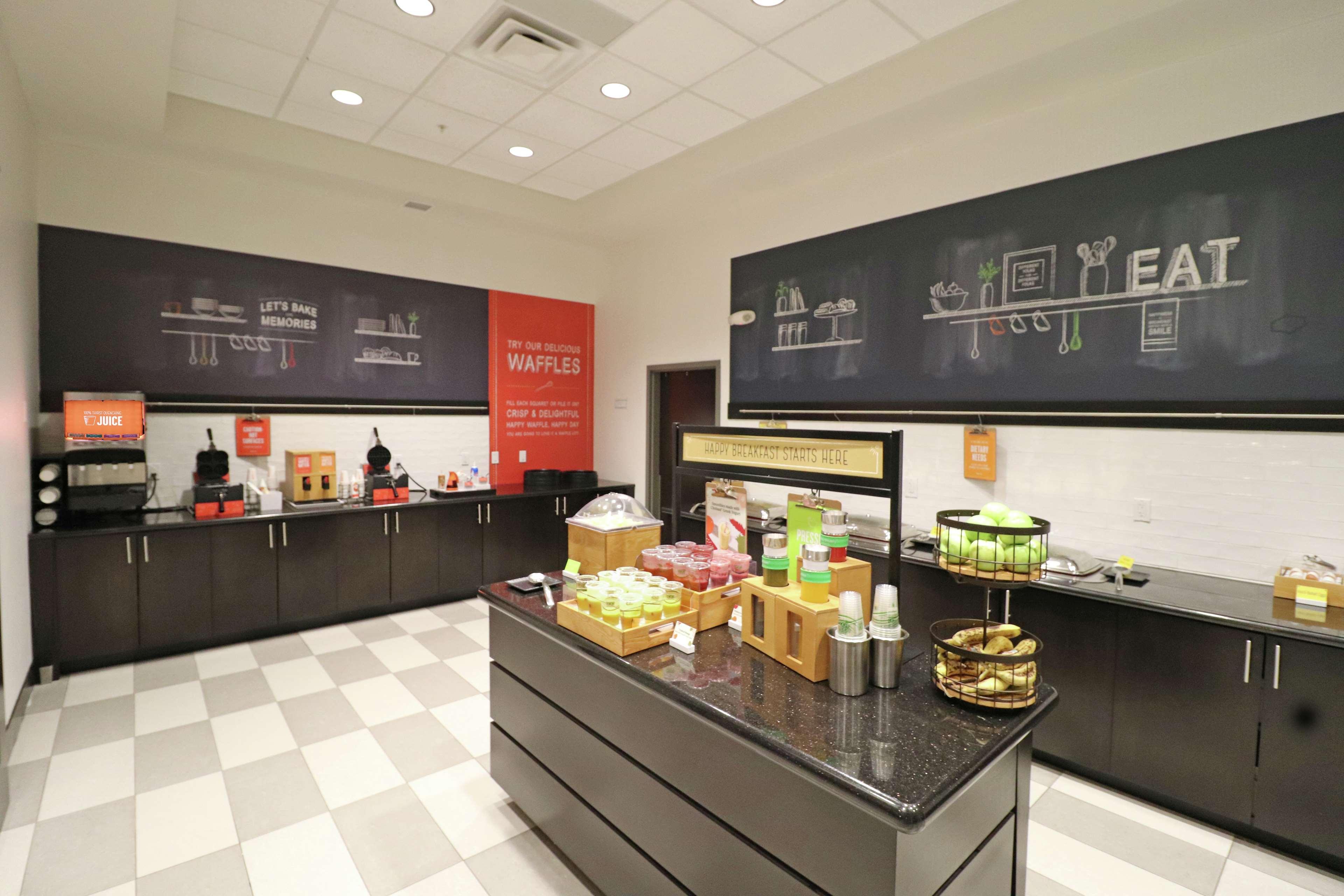 Hampton Inn Карни Экстерьер фото