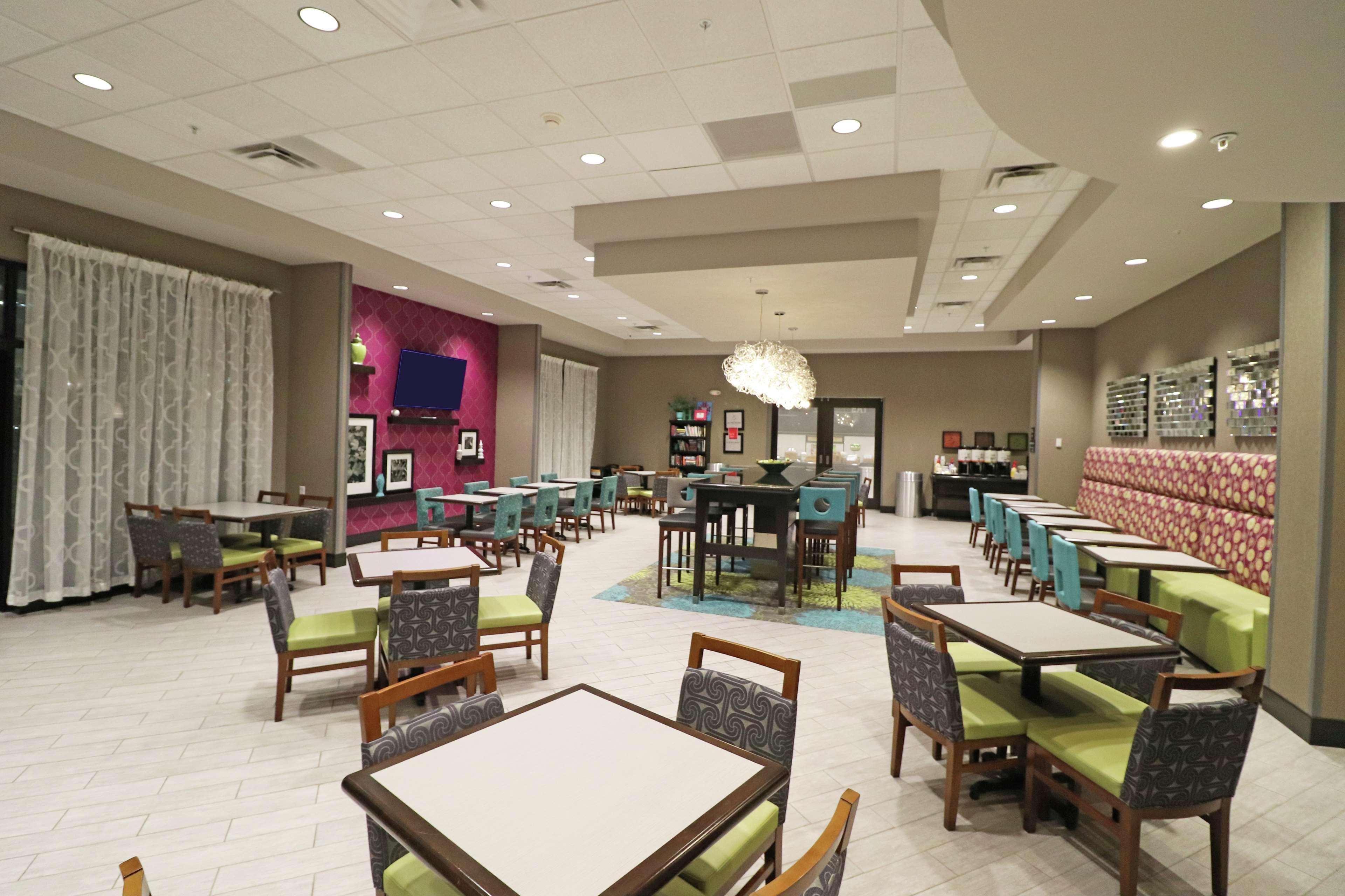 Hampton Inn Карни Экстерьер фото