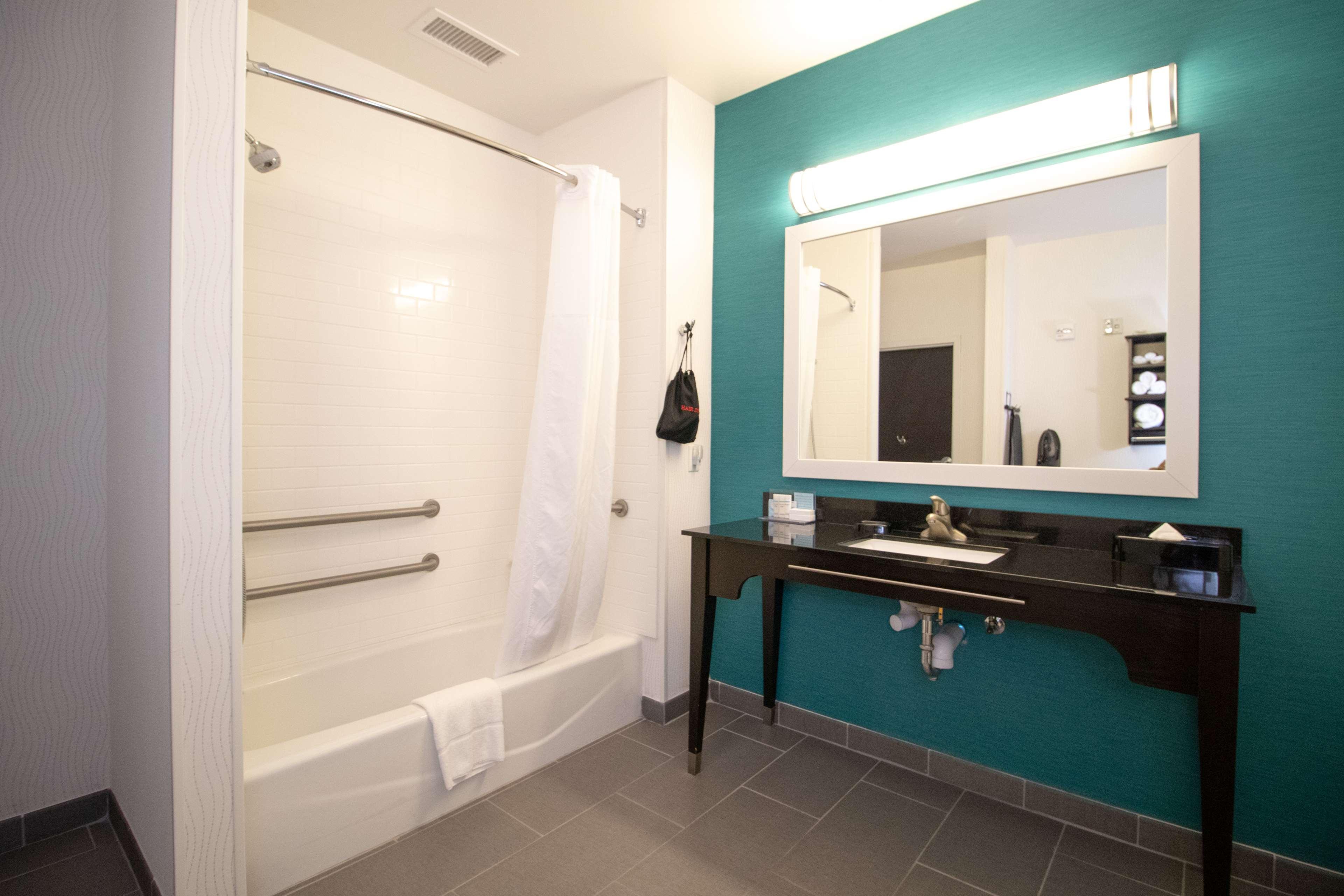 Hampton Inn Карни Экстерьер фото