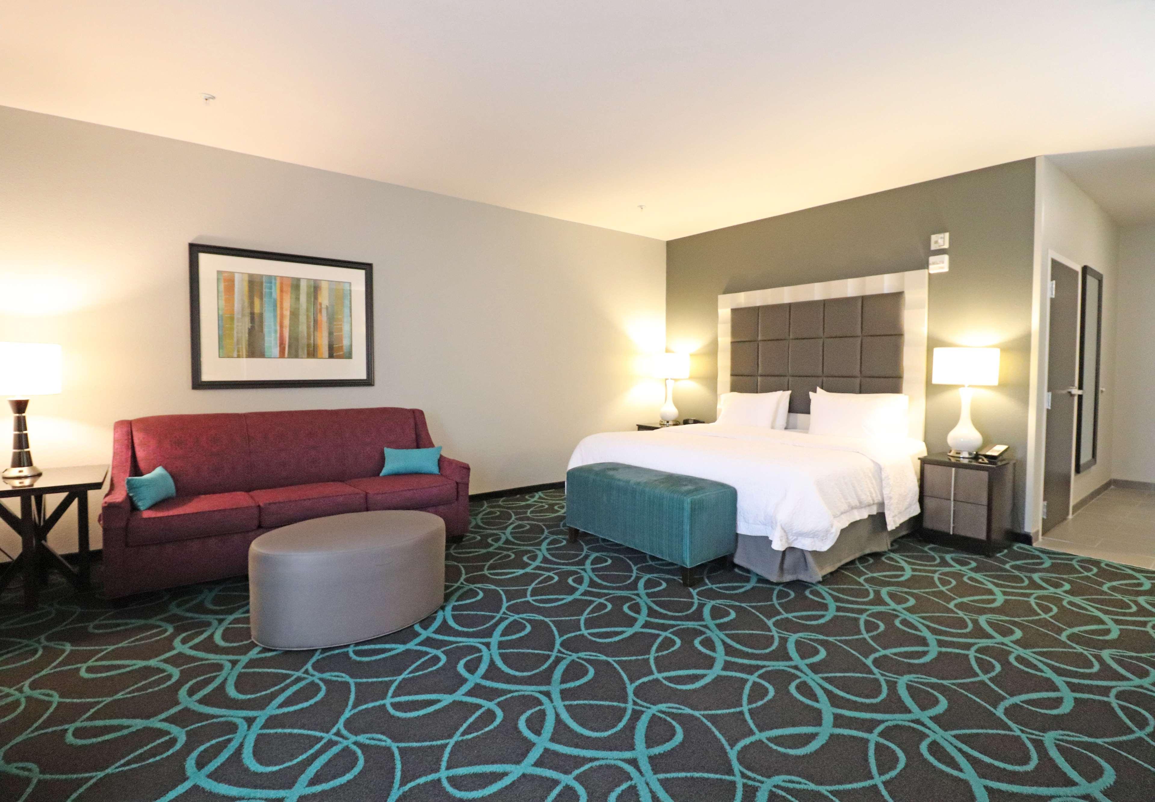 Hampton Inn Карни Экстерьер фото