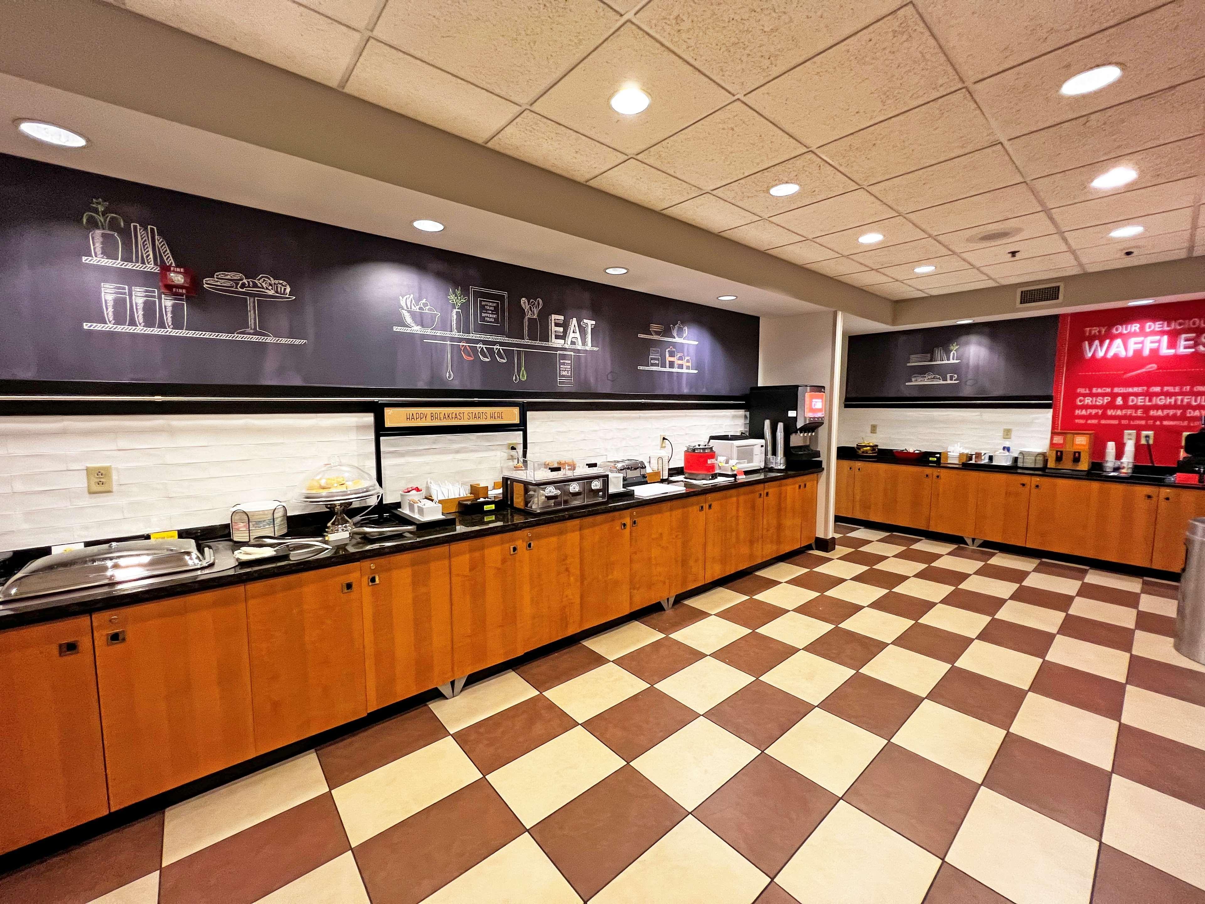 Hampton Inn Карни Экстерьер фото
