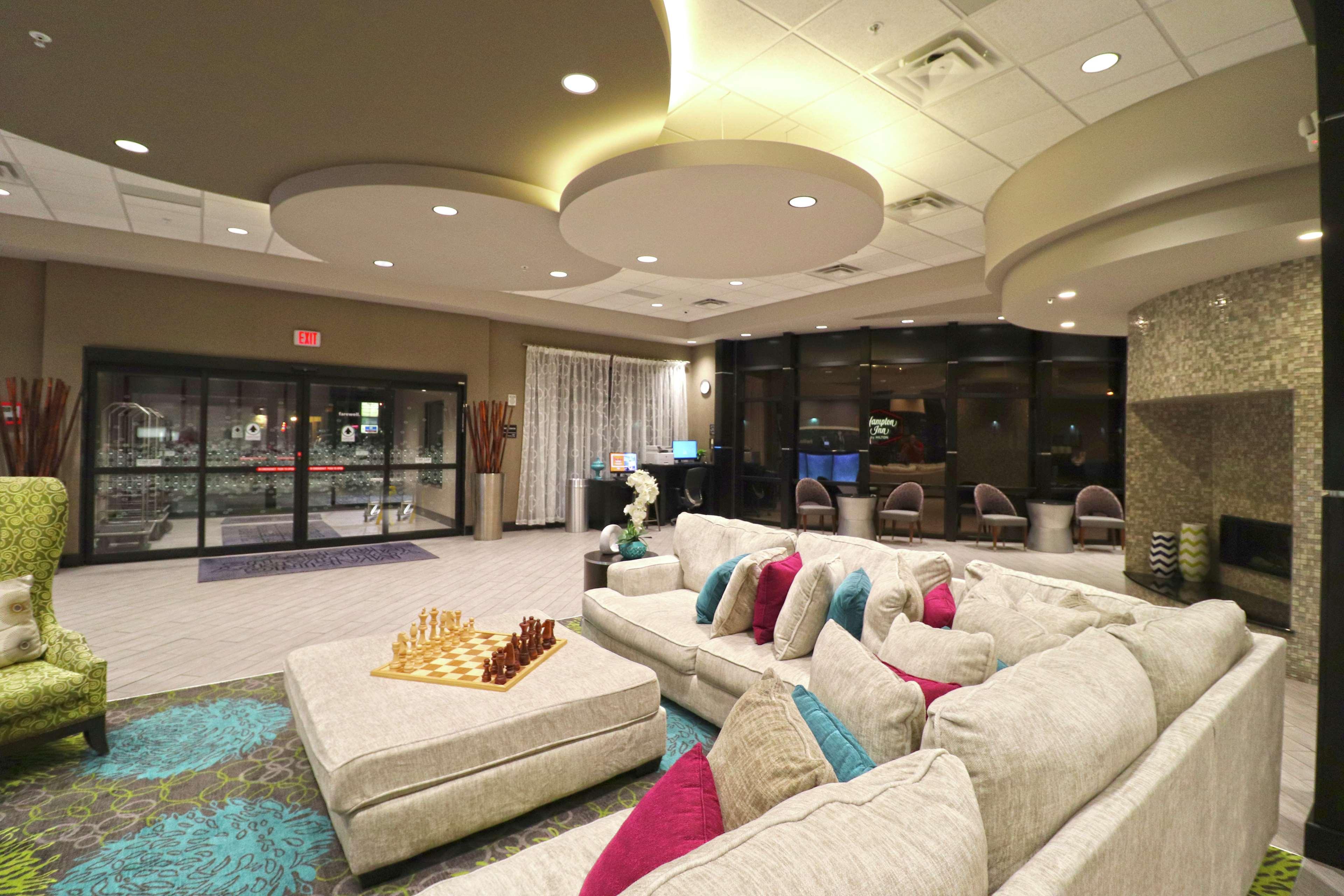 Hampton Inn Карни Экстерьер фото
