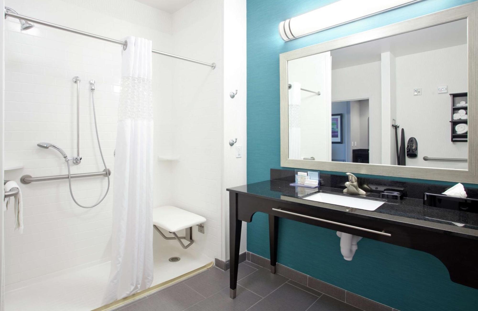 Hampton Inn Карни Экстерьер фото