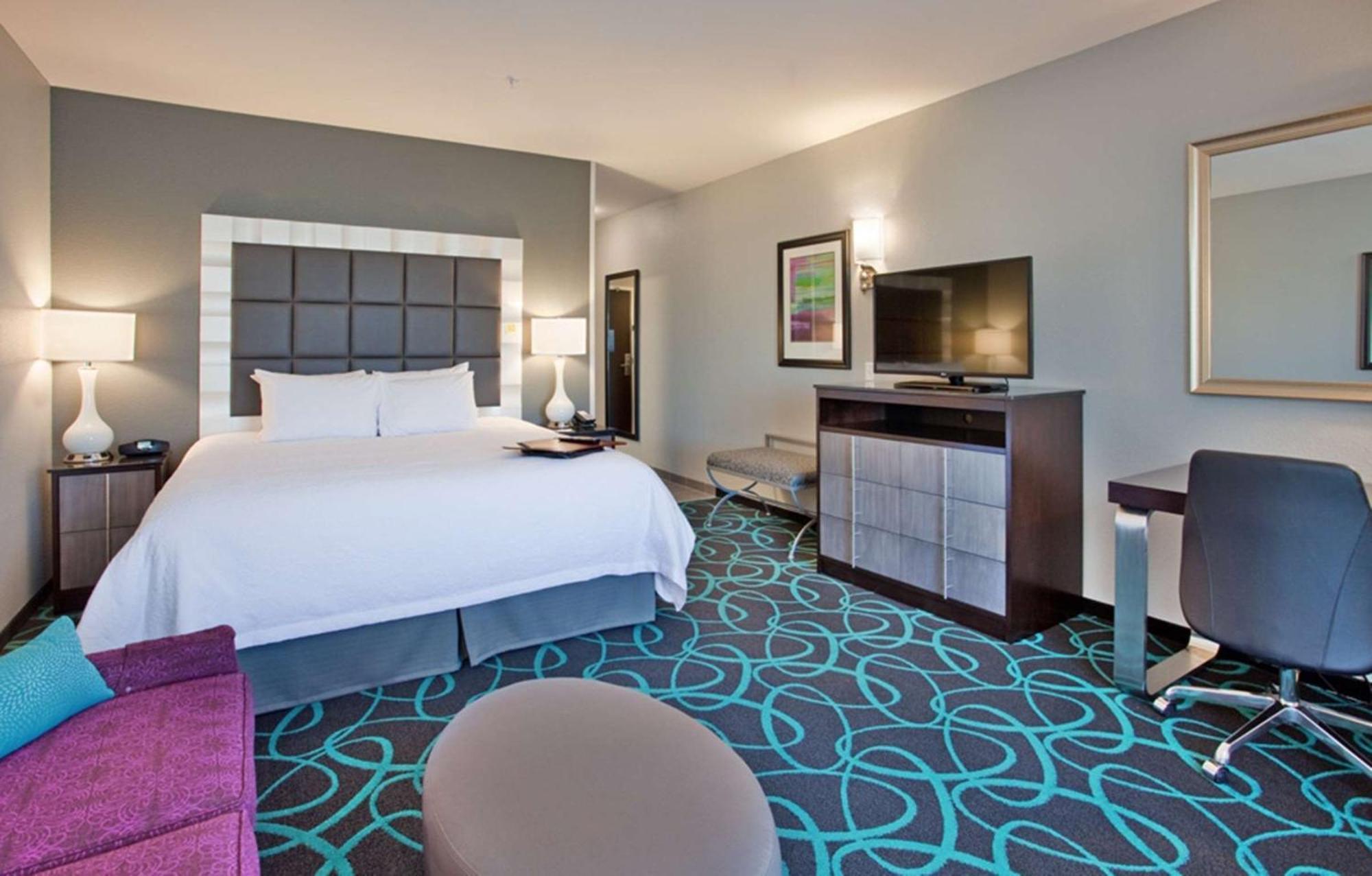 Hampton Inn Карни Экстерьер фото