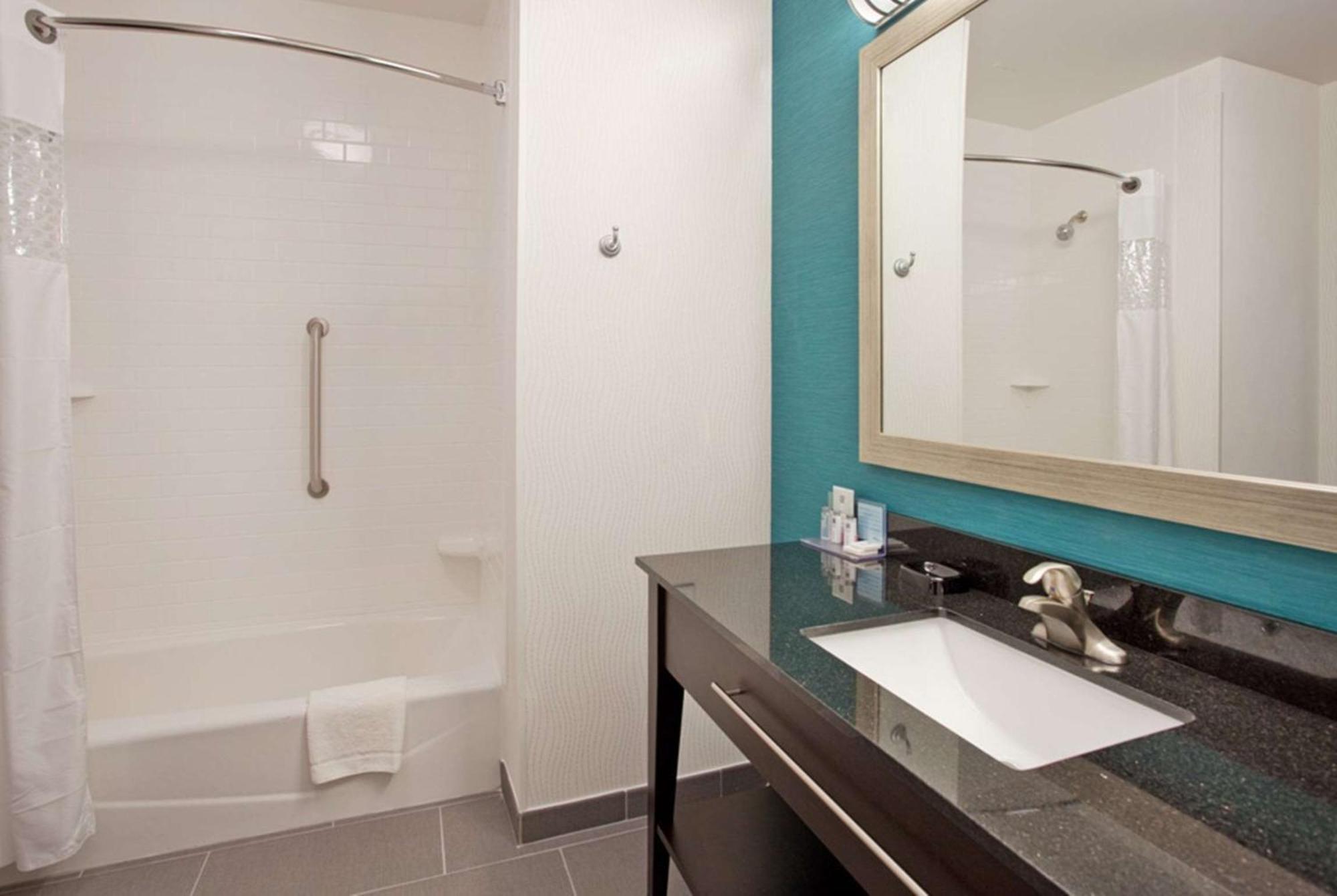 Hampton Inn Карни Экстерьер фото