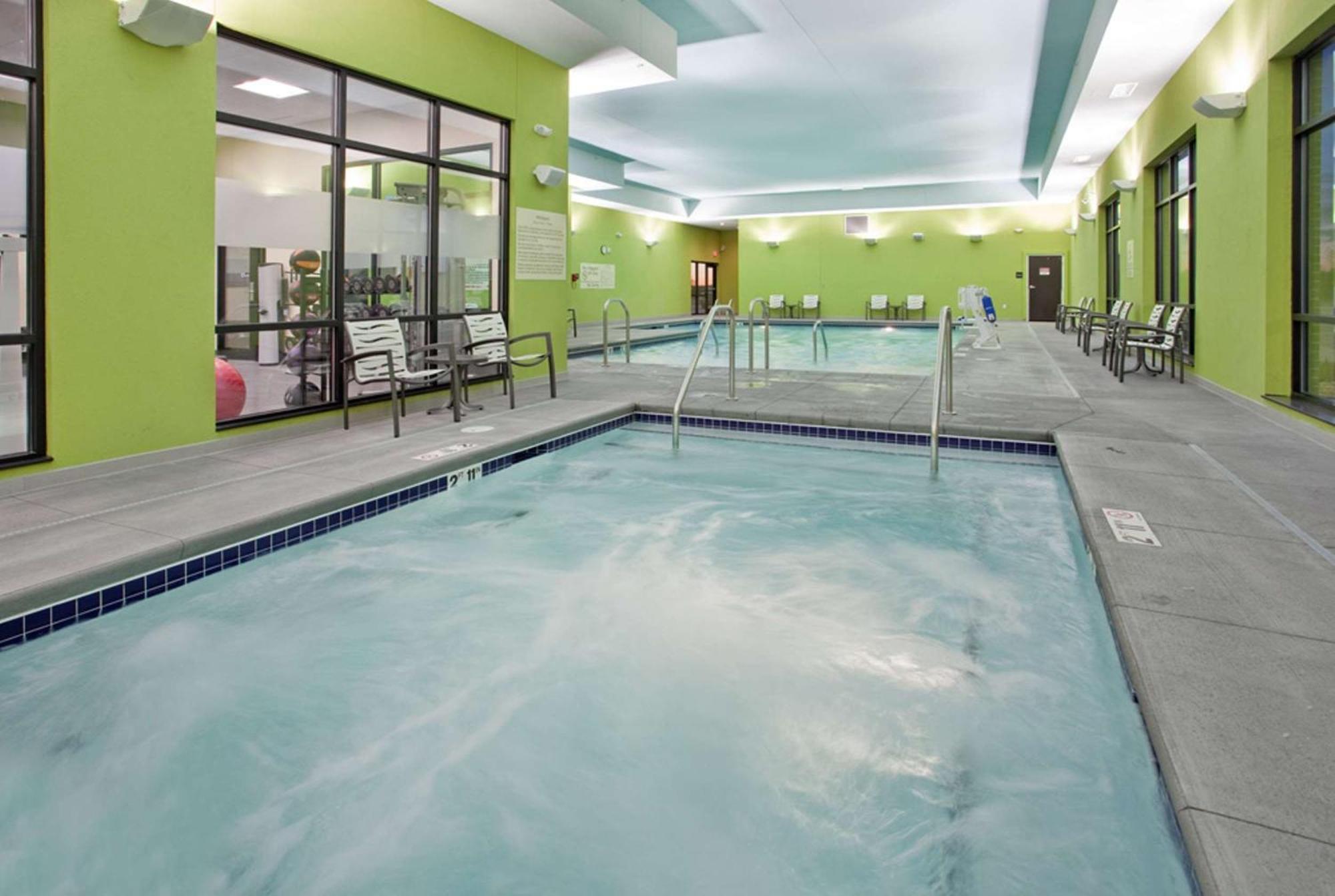 Hampton Inn Карни Экстерьер фото