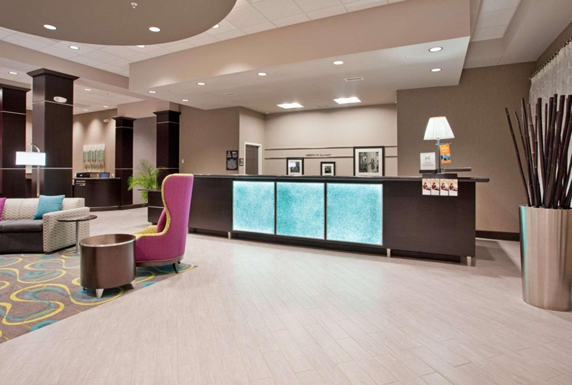 Hampton Inn Карни Экстерьер фото