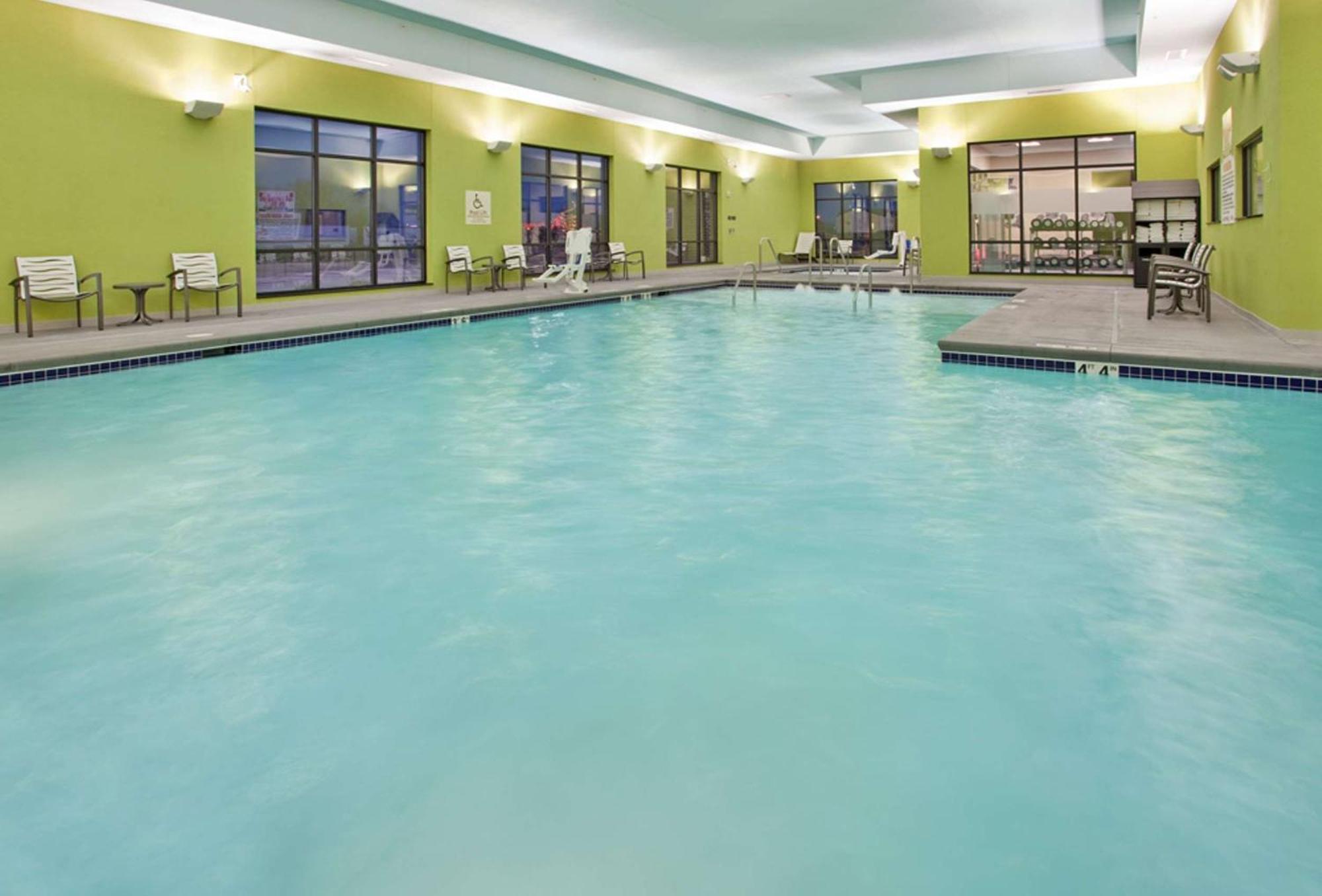 Hampton Inn Карни Экстерьер фото