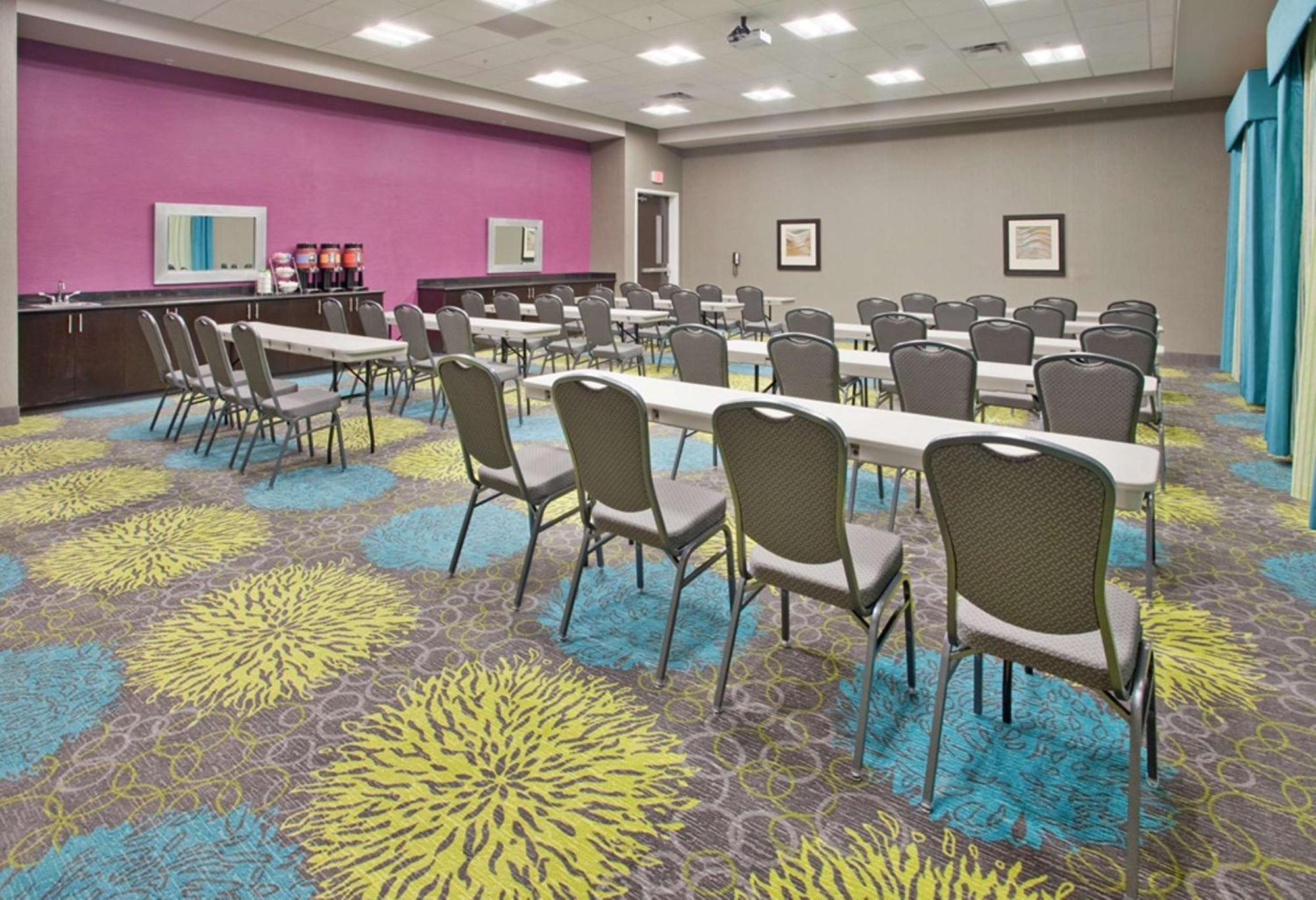 Hampton Inn Карни Экстерьер фото